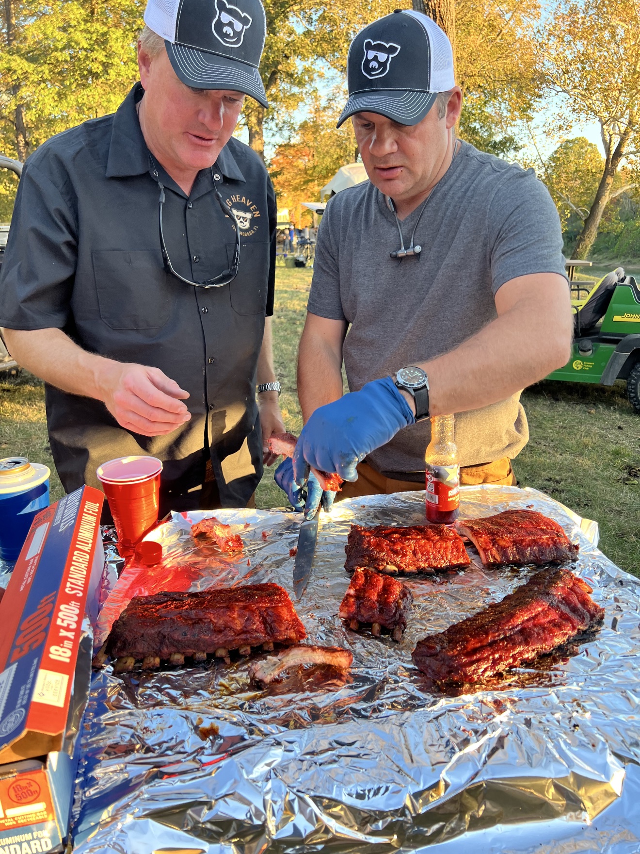 Slicing ribs at the ribfest